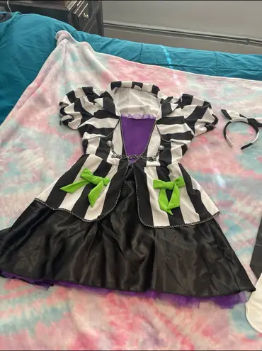 Spirit Halloween Womens beetle juice costume M