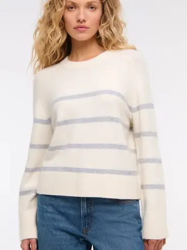 Abercrombie & Fitch  The A&F Madeline Textural Crew Sweater sz M - Image 1
