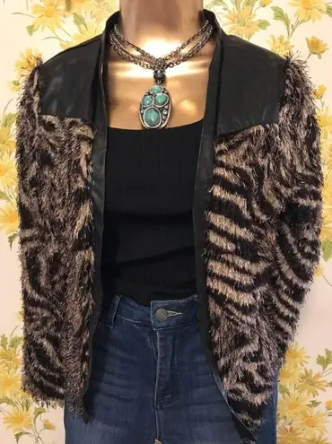 Shaggy cropped jacket zebra print size M Size M