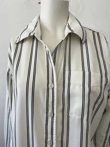 Ellen Tracy Black white Stripe button down long sleeve dress shirt blouse