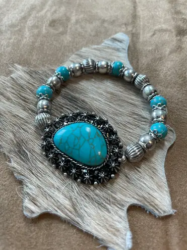 Western women’s faux turquoise and silver stretch bracelets. Blue