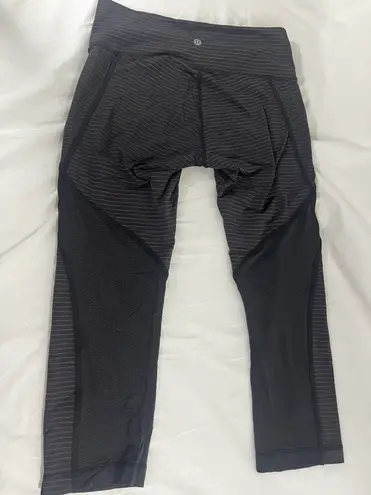 Lululemon lululemmon leggings conduit black with gold stripes cropped womans 8 