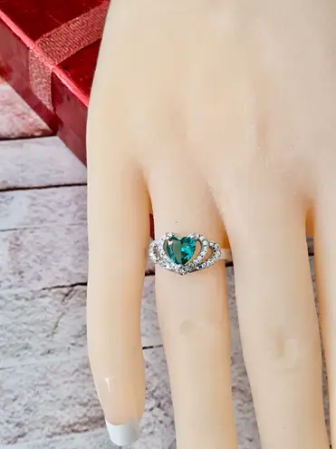 Heart Shaped Ring, Size 9❤️ Green