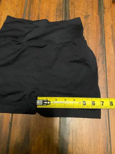 Black Scrunch Butt Athletic Women’s Compression Shorts, Size M Size M