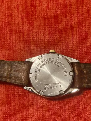 Seiko Women’s two toned stainless steel day date vintage wr wrist watch!