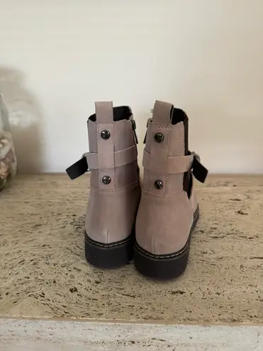 Donald Pliner NWOB Suede Lug Heel Booties CAPTAIN