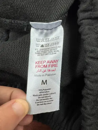 Pretty Little Thing Black Shorts Size Medium - Image 4