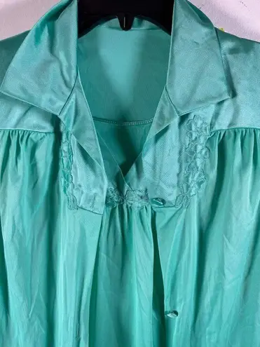 Vanity Fair Vintage  Size 32 Green Nylon Two Piece Nightgown Robe Set Button