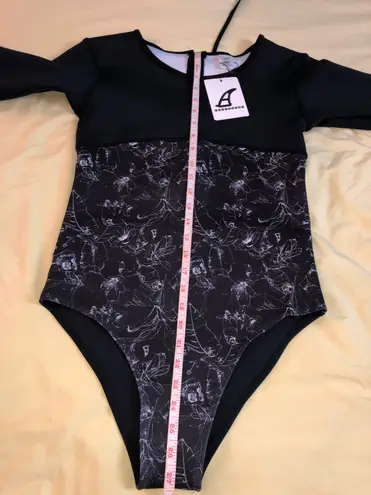 Akela NWT Ákela neoprene long sleeve swimsuit
