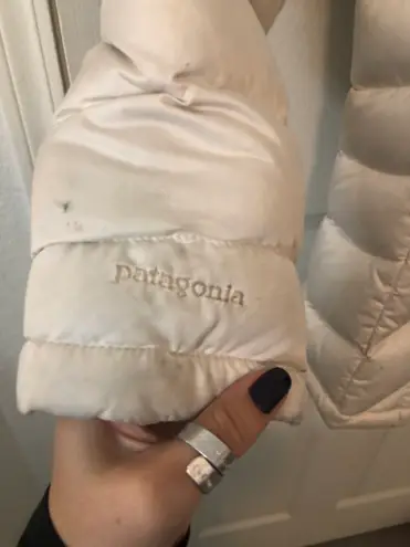 Patagonia White puffy winter jacket