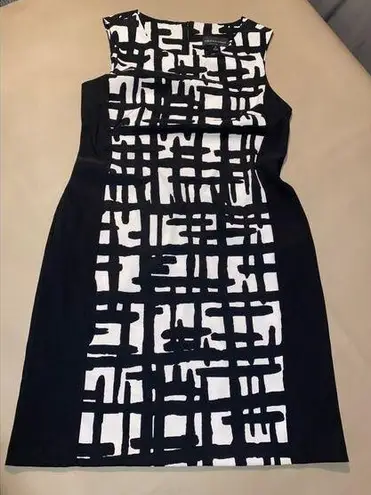 Connected Apparel Women's Black & White Geometric Print Sleeveless Sheath Dress