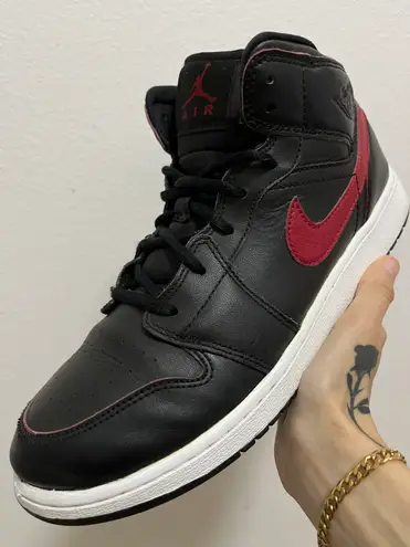 Jordan Air  1 Retro Mid GS ‘Black Gym Red’