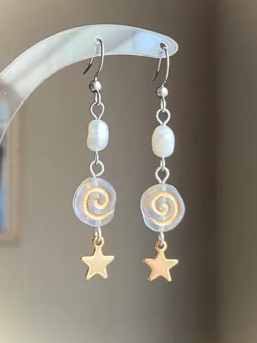 Handmade boho grunge fairy whimsical funky style quality Czech glass swirl pearl dangle earrings🌀⭐️