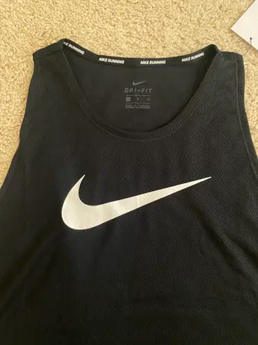 Nike NWT Women’s  Swoosh Run Tank