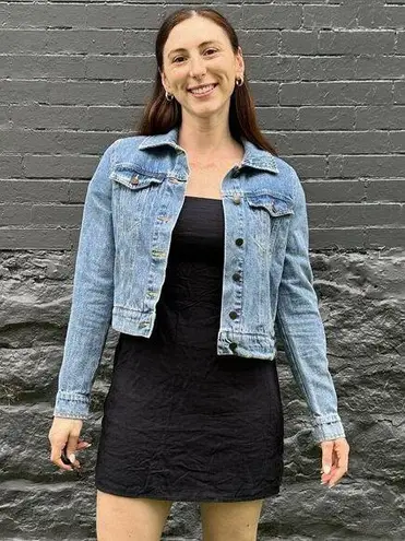 Levis Light Wash Denim Jacket Womens FITS LIKE SMALL (Tagged as Large) Blue