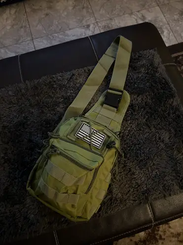 Tactical Shoulder sling Carrier Bag. Green