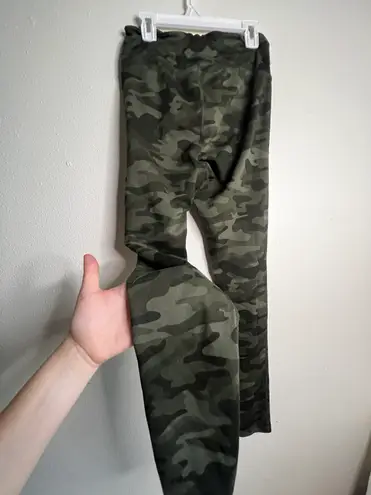 Danskin Camo leggings 