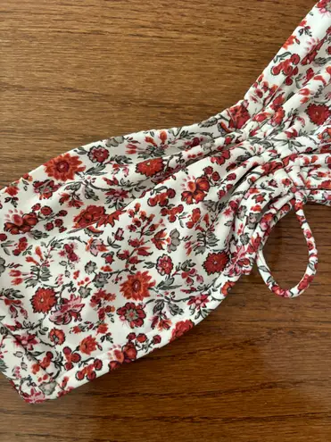 Abercrombie & Fitch NWOT  white strapless bikini top with red floral print