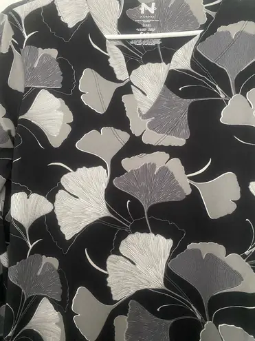 Natori  Blsck & Gray Top Size S thumbnail 3