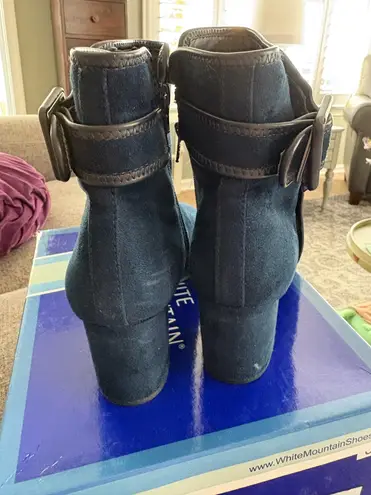 White Mountain size 9 blue suede boots