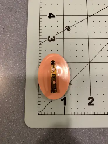 Lightweight Plastic Pink & White Cameo Brooch Pin