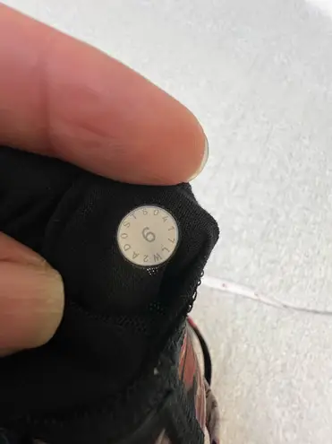 Lululemon  energy bra size 6 floral 