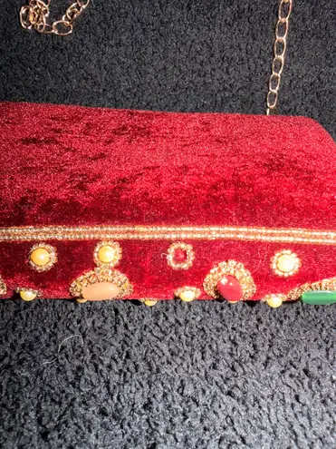 Beaded velvet evening clutch with chain strap Red