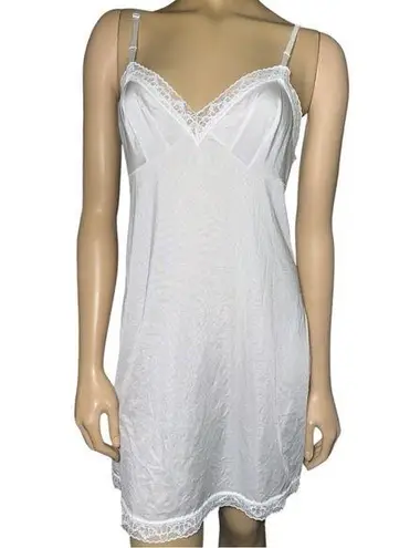 Vanity Fair women's Elegant Nylon White Lace Trim Chemise size 34