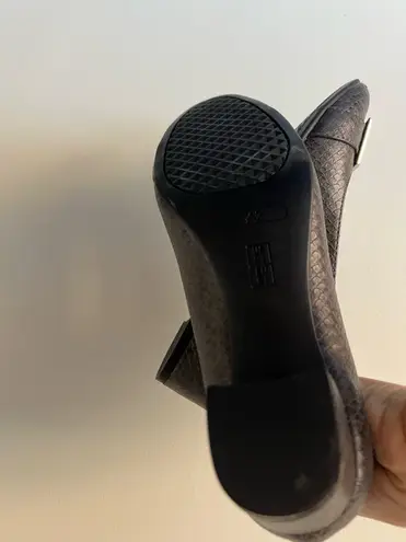 Aerosoles Buckled Snakeskin Pumps / Heels size 8.5