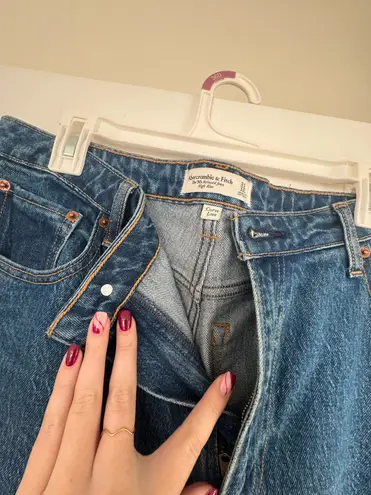 Abercrombie & Fitch Curve Love 90s Relaxed Abercrombie High-Rise Jeans thumbnail 2