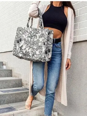 H&M NWT Bloggers Fav🔥 Jungle Print Tote - Image 2