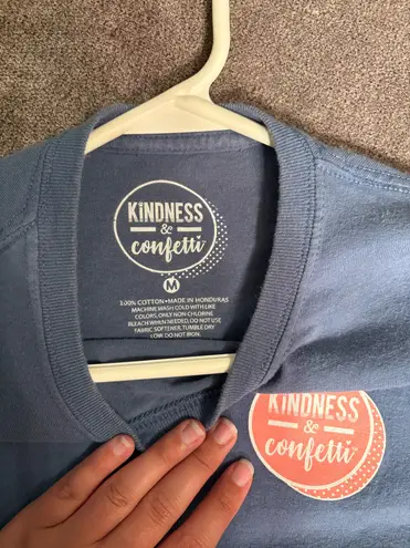 Kindness & Confetti “Find Joy in the Little Things” Graphic Tee Blue Size M