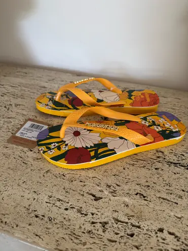 Havaianas x FARM Rio Bucolic Floral flip-flops. Size US 7/8. MSRP $38