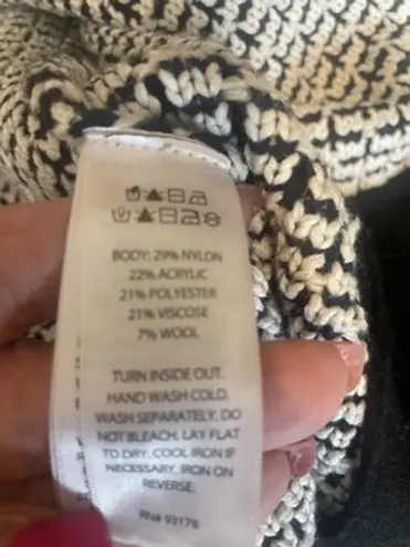 Tahari Bouclé Tweed Black White Sz M Collarless Wool Blend Jacket Brass Buttons