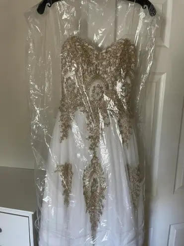 Ball Gown White Size 2