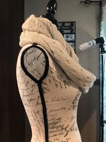 infinity Birkshire Fashion cream color scarf