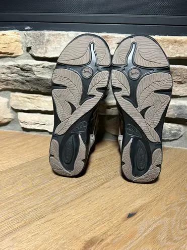 Jambu Size 8 wedge heel sandals, sandals