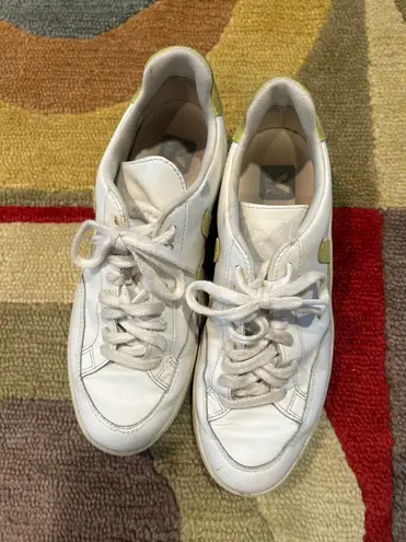 VEJA V-12 Leather White Liquor Green Sneakers Low Tops Women’s Size US 9