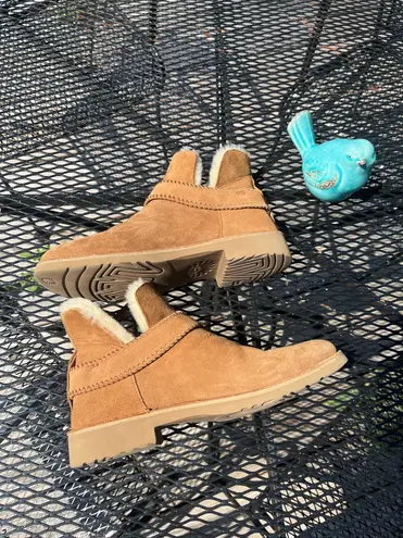 UGG McKay Booties fits 9.5!