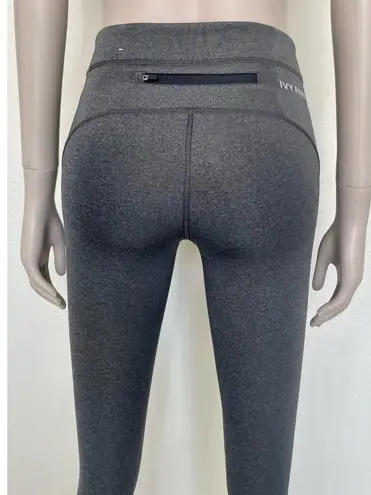 Ivy Park EUC! Grey Sculptured Leggings