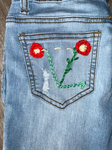 Encore jeans Encore Light Wash Distressed Embroidered Skinny Jeans Size 5