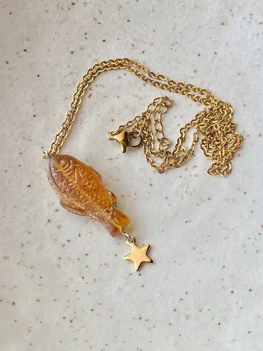 Handmade quality Czech glass amber fish & star boho funky fairy necklace🌀🐟💚