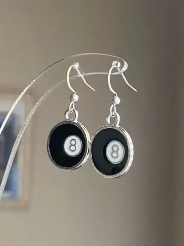 Handmade y2k funky grunge style 8 ball simple dangle earrings 🎲🖤💕