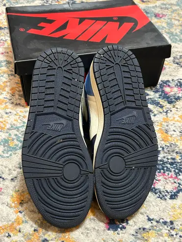 Nike Jordan 1 Retro High Obsidian UNC