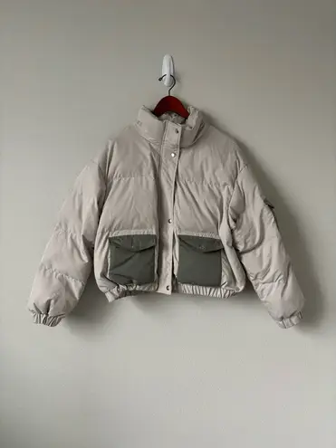 Cream & Green Puffer Jacket Gray Size M