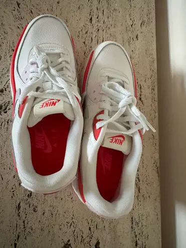 Nike NWOB  Women’s Air Max 90 Lv8 Shoes. Size 8. MSRP $150 