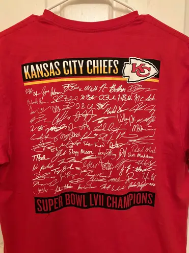 Fanatics Kansas City Chiefs Super Bowl LVII 57 Champions Signature Roster Shirt - Image 4