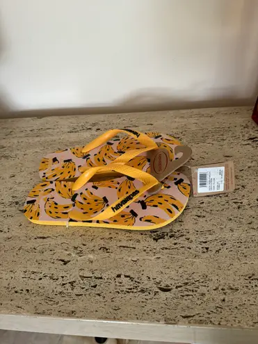 Farm Rio Havaianas x Cheetah Bananas Flip Flop. Size 9/10