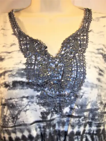 One World Womens Top Blouse Size Large Embroidered Floral Geometric White Gray