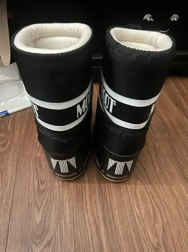 The Moon  Boots